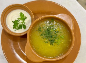 Суп из чечевицы и копчёных свиных рёбер